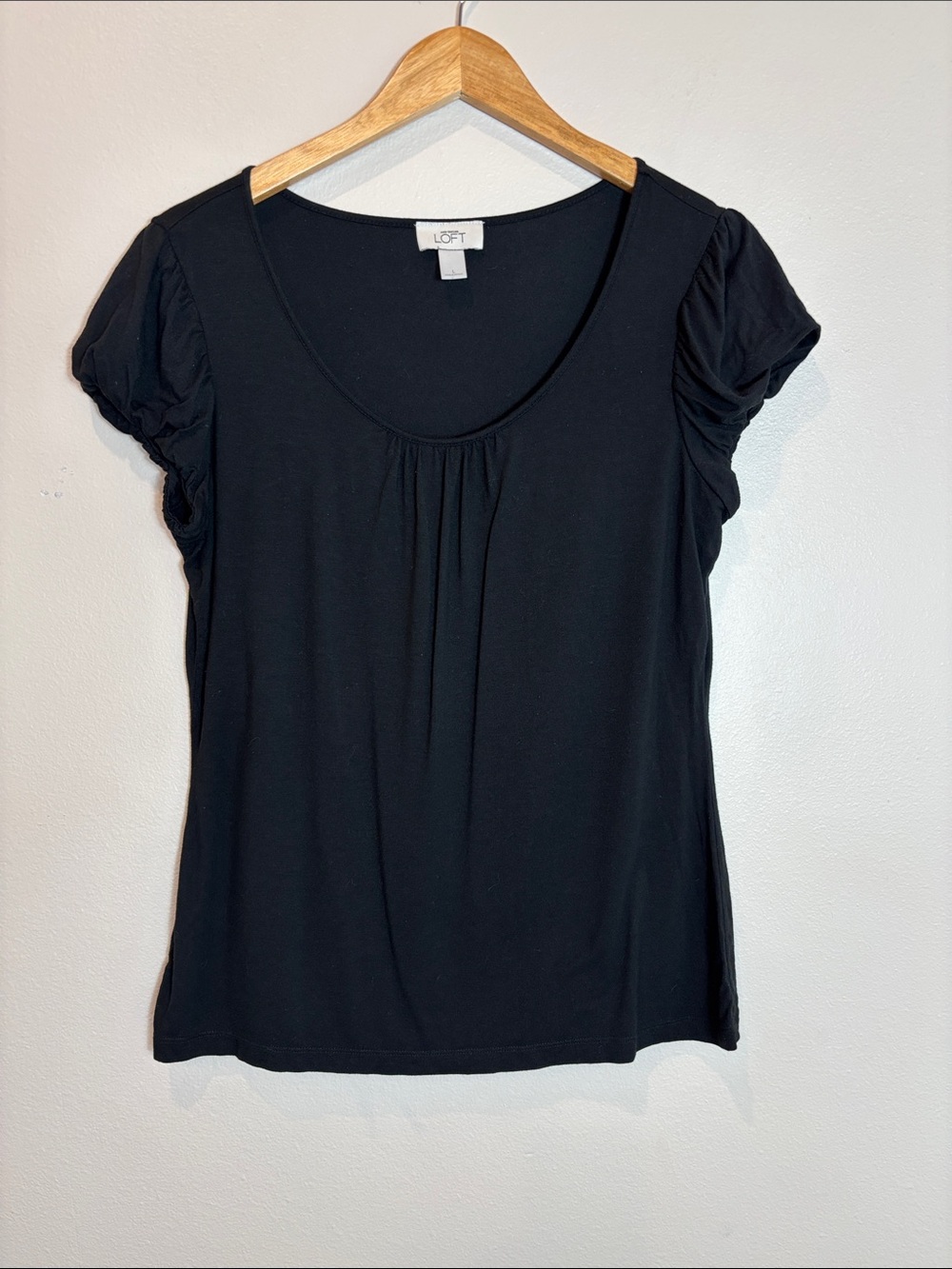 LOFT Black Scoop Neck Ruched Sleeve Tee